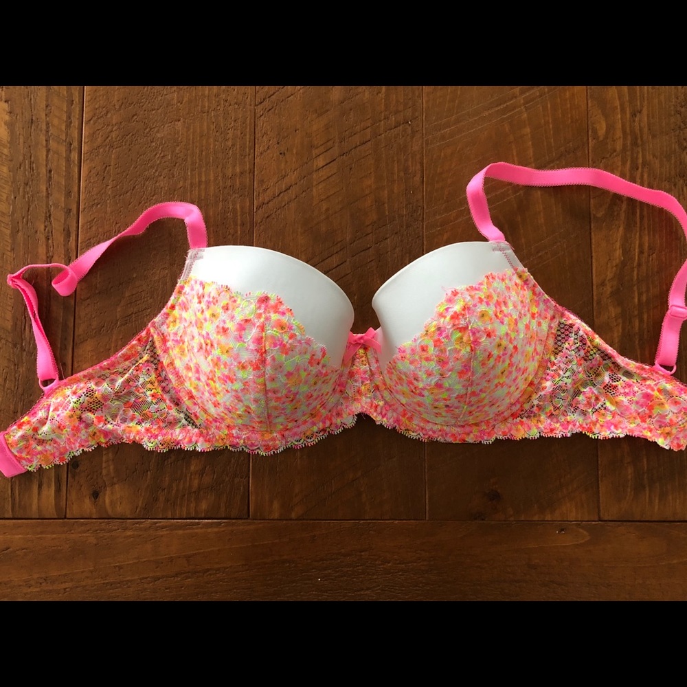 Pink flowers vs bra 32DDD